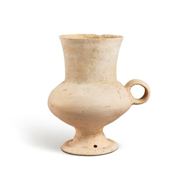 View full screen - View 1 of Lot 823. A white pottery goblet, Dawenkou culture, 4300-2400 B.C. 大汶口文化 白陶高腳盃.