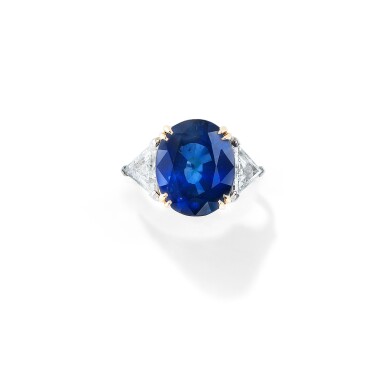 View full screen - View 1 of Lot 96. BAGUE SAPHIR ET DIAMANTS | SAPPHIRE AND DIAMOND RING.