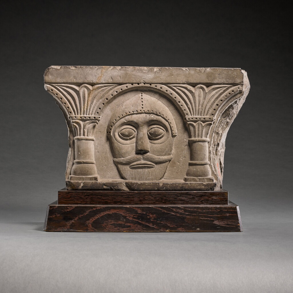 全螢幕檢視 - 查看15Fragment from a baptismal font with a bearded head的1