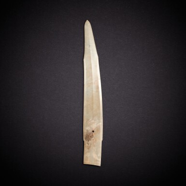 View full screen - View 1 of Lot 7832. A large celadon jade blade, Shang dynasty | 商 玉刀.