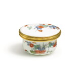 A Meissen porcelain Kakiemon style snuff box, circa 1735,