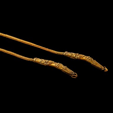 View full screen - View 1 of Lot 1116. A gold necklace with 'snake' terminals Southeast Asia, 19th century | 十九世紀 東南亞 雙蛇首金鍊.