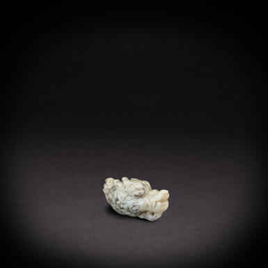 View full screen - View 1 of Lot 3532. A white jade 'dragon head' finial, Yuan dynasty | 元 白玉龍首.