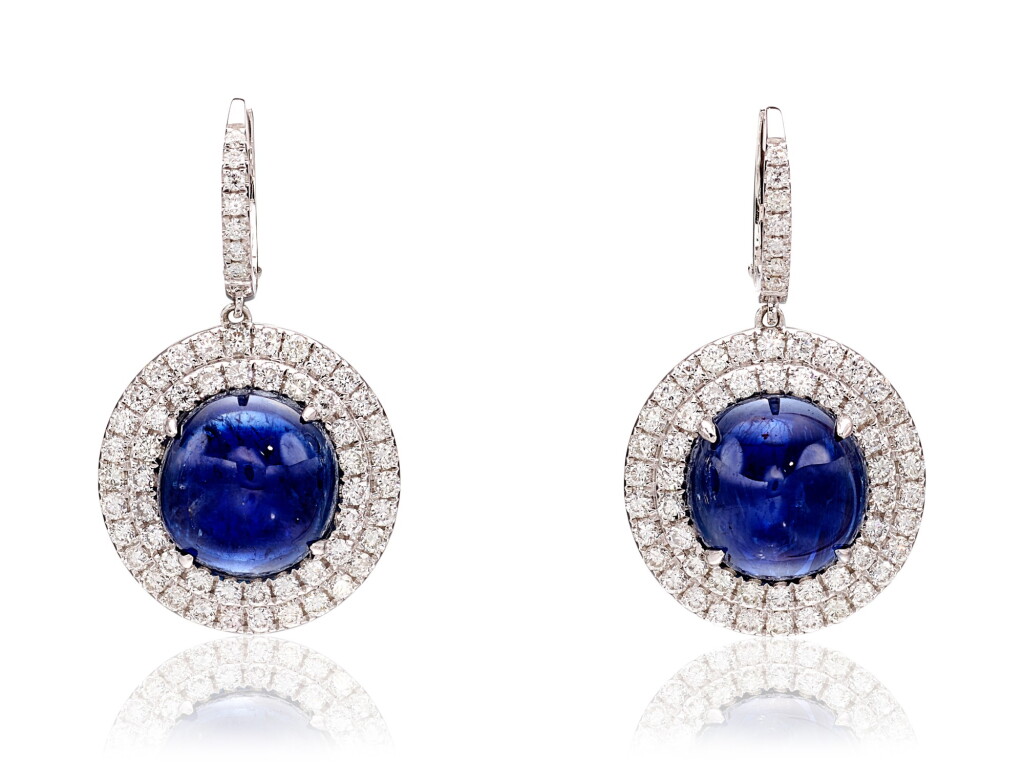 View full screen - View 1 of Lot 1289. PAIR OF SAPPHIRE AND DIAMOND PENDENT EARRINGS | 8.56 及8.19卡拉 天然「緬甸皇家藍」藍寶石 配 鑽石 吊耳環一對.