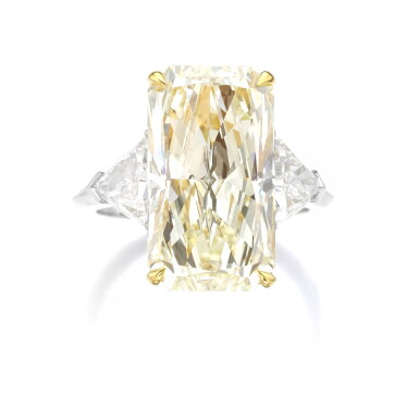 View full screen - View 1 of Lot 7. GRAFF | DIAMOND RING.