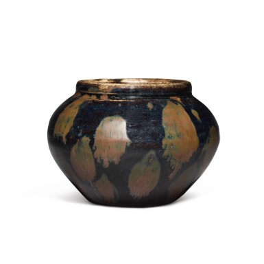 View full screen - View 1 of Lot 732. A small 'Cizhou' black-glazed russet-splashed jar, Northern Song / Jin dynasty | 北宋 / 金 磁州窰黑釉醬斑小罐.