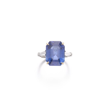 View full screen - View 1 of Lot 218. Sapphire and diamond ring | 藍寶石配鑽石戒指.