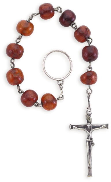 View full screen - View 1 of Lot 179. IRISH, 18TH CENTURY | ROSARY WITH A PENDANT CRUCIFIX.