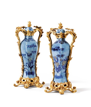 View full screen - View 1 of Lot 69. A pair of gilt-bronze mounted chinese glaze blue vases, the porcelain Qianlong 18th century, the mounts Louis XV style, 19th century | Paire de vases en porcelaine de Chine d'époque Qianlong, XVIIIème siècle, et monture en bronze doré de style Louis XV, XIXème siècle.