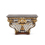 Paire de consoles en fer forgé et tôle dorée d'époque Louis XV, Provence ou Comtat Venaissin, l'une d'époque vers 1755, la seconde de style