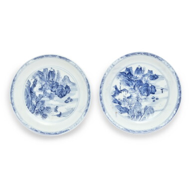 View full screen - View 1 of Lot 342. A pair of small blue and white 'Master of the Rocks' dishes, Qing dynasty, Kangxi period | 清康熙 青花山水圖小盤一對 .