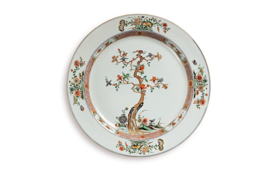 View full screen - View 1 of Lot 124. A LARGE CHINESE FAMILLE-VERTE 'MAGNOLIA' LARGE DISH, QING DYNASTY, KANGXI PERIOD.