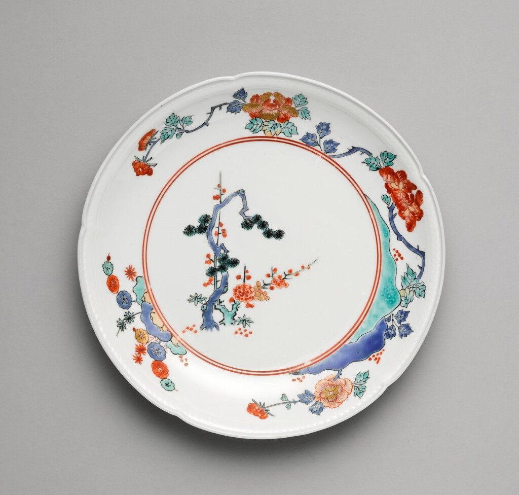 View full screen - View 1 of Lot 47. A Kakiemon dish | Edo period, late 17th century.