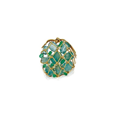View full screen - View 1 of Lot 597. GOLD, AQUAMARINE AND EMERALD CLIP-BROOCH, VERDURA | 黃金鑲海水藍寶配祖母綠別針,Verdura.