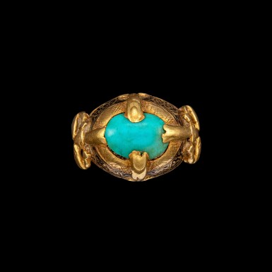 View full screen - View 1 of Lot 1037. A gold and turquoise ring with black enamel Possibly 18th - 19th century | 或十八至十九世紀 金嵌綠松石配黑琺瑯戒指.