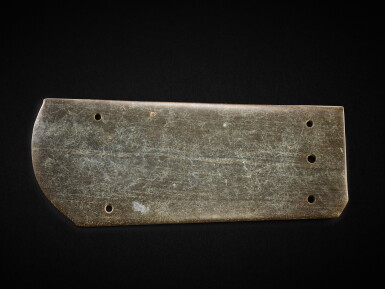 View full screen - View 1 of Lot 3796. A huge and rare green jade blade, Late Neolithic period - early Bronze Age, circa 2000 BC | 新石器時代晚期至青銅器時代早期 約公元前兩千年 青玉刀.