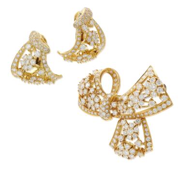 View full screen - View 1 of Lot 148. Diamond ear clips and brooch (Spilla e orecchini in diamanti) .