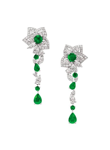 View full screen - View 1 of Lot 83. GRAFF | PAIR OF EMERALD AND DIAMOND 'PEONY' PENDANT-EARCLIPS 祖母綠配鑽石「Peony」吊耳環一對,格拉夫.
