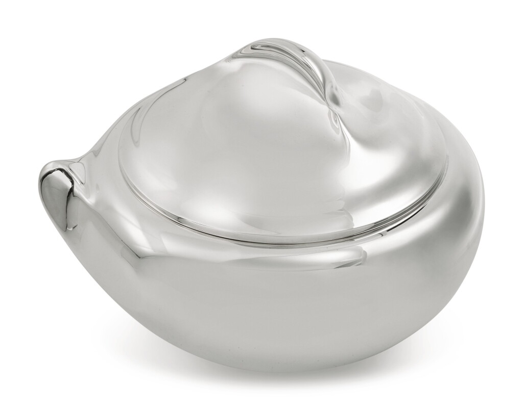 View full screen - View 1 of Lot 258. A SILVER THUMBPRINT PATTERN SOUP TUREEN AND COVER, DESIGNED BY ELSA PERETTI FOR TIFFANY & CO., NEW YORK, LATE 20TH CENTURY.