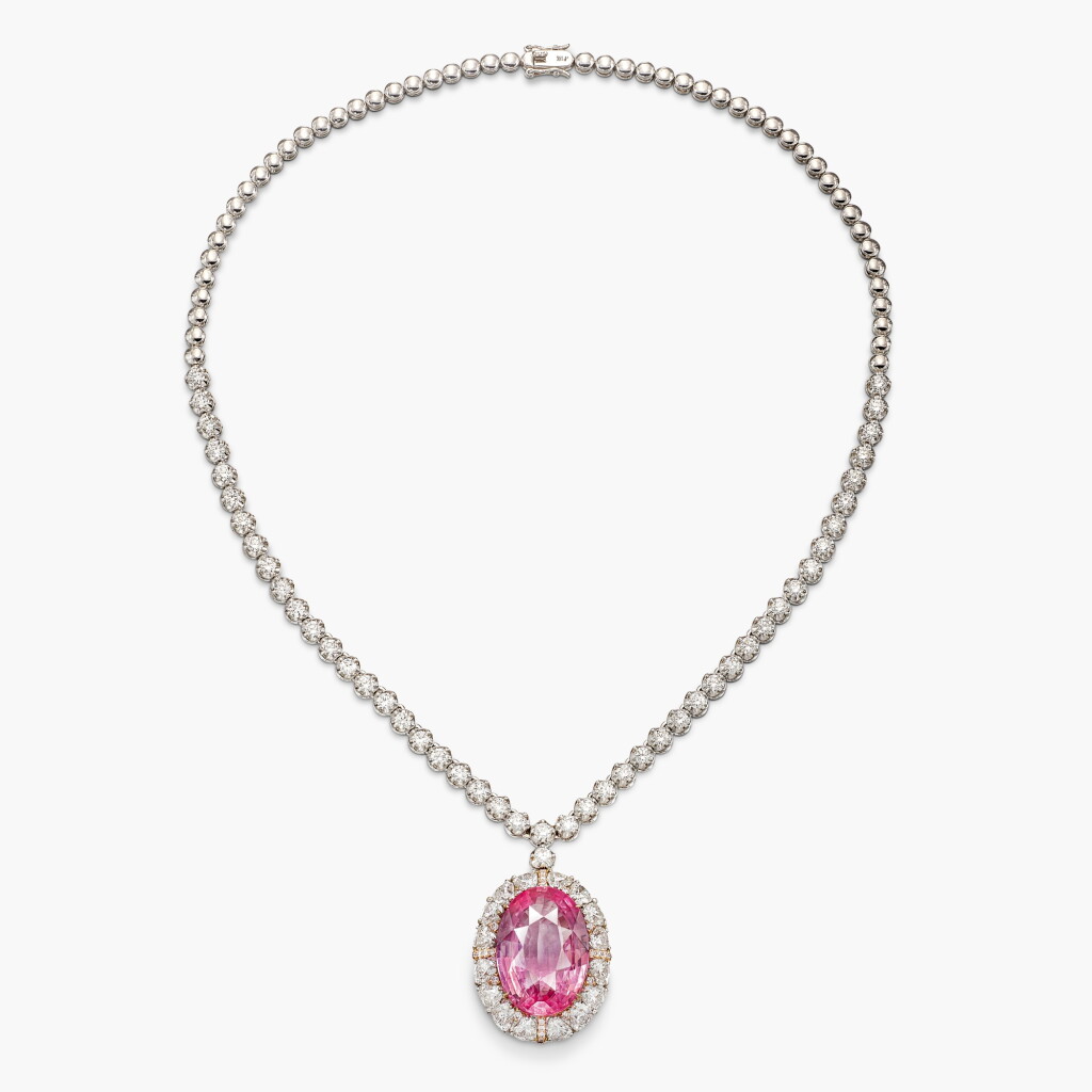 View full screen - View 1 of Lot 1742. Padparadscha Sapphire and Diamond Pendent Necklace | 23.63克拉 天然「斯里蘭卡」未經加熱橙粉紅色剛玉 配 鑽石 掛墜項鏈.
