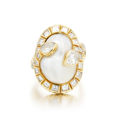 View full screen - View 1 of Lot 348. Bague perle de culture baroque et diamants | Cultured baroque pearl and diamond ring.