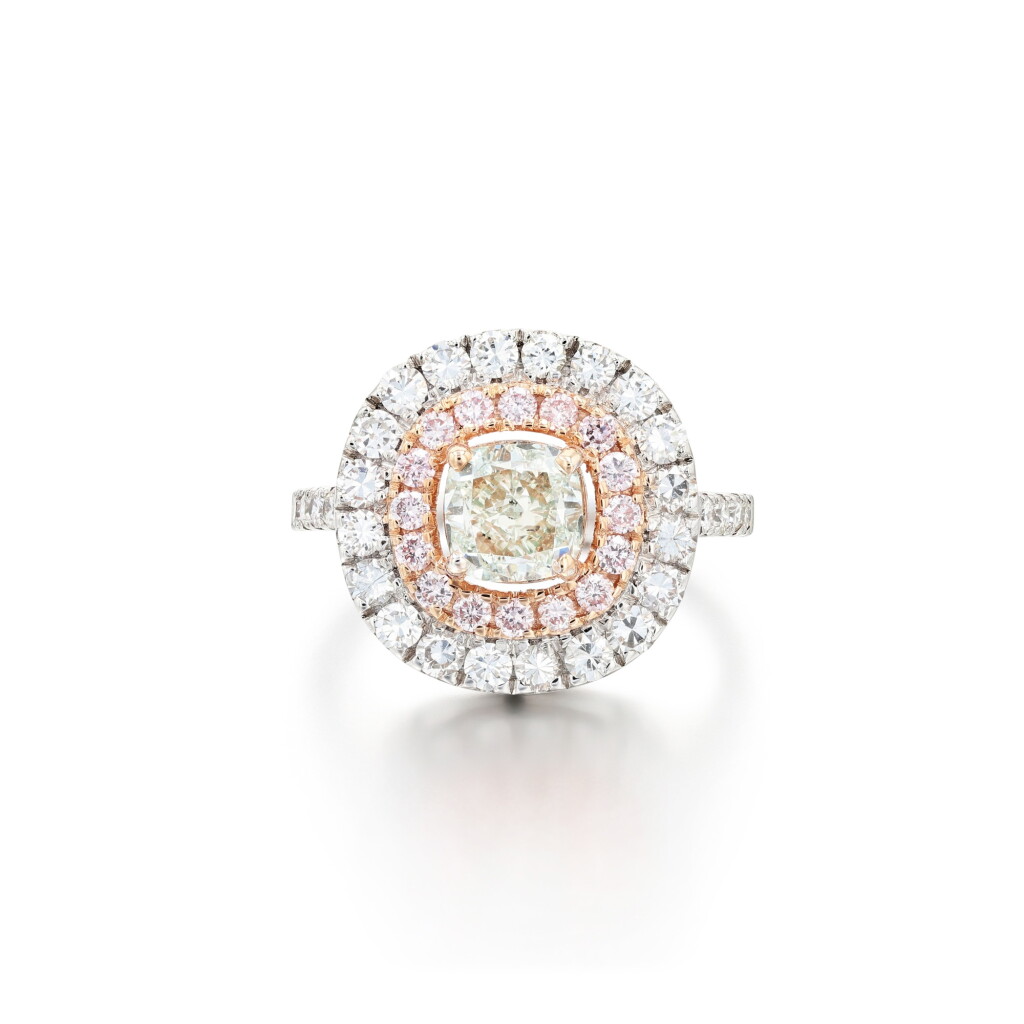View full screen - View 1 of Lot 158. Bague diamant Fancy Green et diamants Fancy roses | Fancy green diamond and Fancy Pink diamond ring.