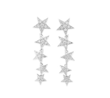 View full screen - View 1 of Lot 180. Paire de pendants d'oreille diamants | Pair of diamond pendent earrings.