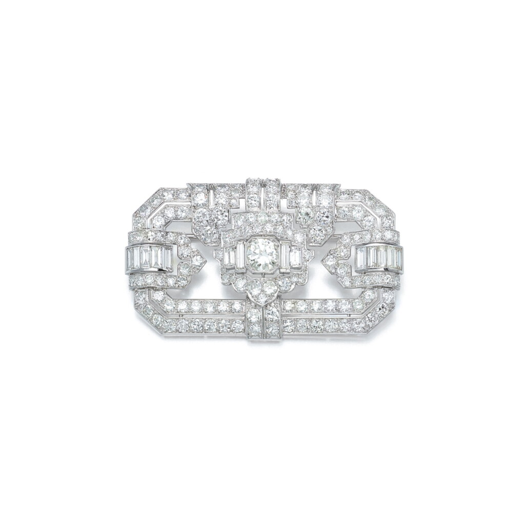 View full screen - View 1 of Lot 1746. DIAMOND BROOCH 鑽石別針.