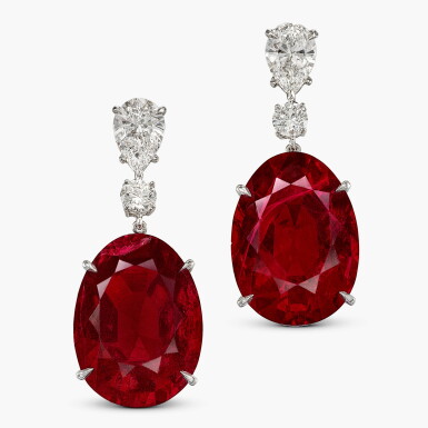 View full screen - View 1 of Lot 1695. Pair of Spinel and Diamond Pendent Earrings | 20.18 及 18.63 克拉 天然「緬甸」未經加熱 尖晶石 配 鑽石 耳環一對.