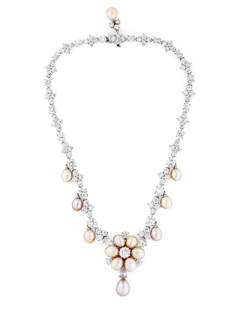 View full screen - View 1 of Lot 55. GRAFF | IMPORTANT COLLIER PERLES DE CULTURE ET DIAMANTS | IMPORTANT CULTURED PEARL AND DIAMOND NECKLACE.