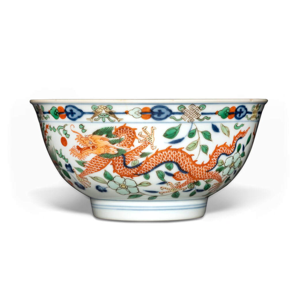 View full screen - View 1 of Lot 371. A wucai 'dragon and phoenix' bowl, Seal mark and period of Qianlong | 清乾隆 五彩龍鳳呈祥紋盌 《大清乾隆年製》款.