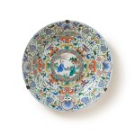 A large Chinese export famille-verte 'figural' charger, Qing dynasty, early 18th century