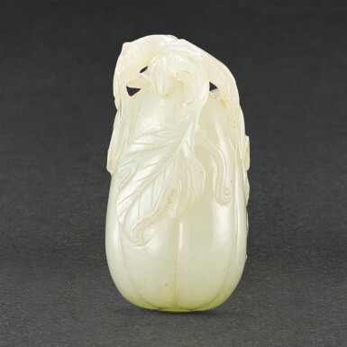 View full screen - View 1 of Lot 586. A WHITE JADE CARVING OF A GOURD QING DYNASTY | 清 白玉葫蘆把件.