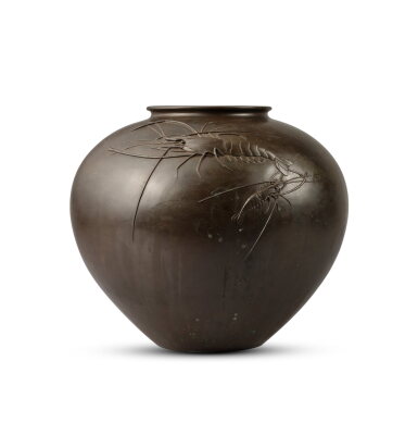 View full screen - View 1 of Lot 625. A Bronze 'Crayfish' Vase, signed Seiun, Meiji Period, Late 19th Century | 銅製大花瓶 海老模様 晴雲印、明治時代、19世紀後期 | 日本 明治 十九世紀末 銅海老紋瓶.