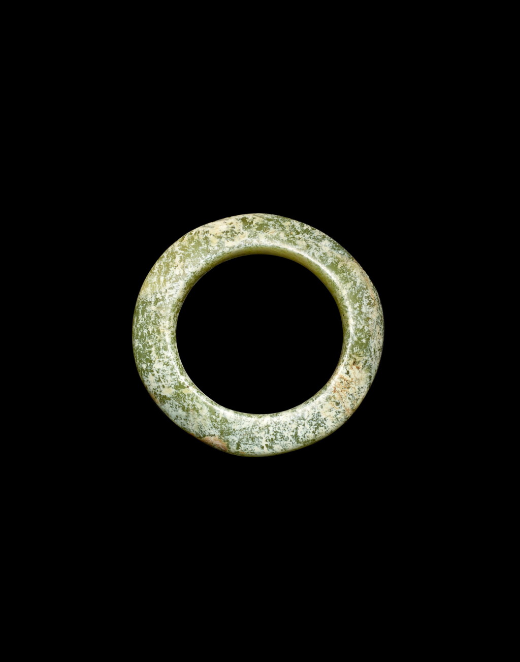 View full screen - View 1 of Lot 3743. A celadon jade bangle, Neolithic period, Songze or Liangzhu culture | 新石器時代 崧澤或良渚文化青玉鐲.