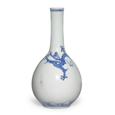 View full screen - View 1 of Lot 407. A blue and white 'dragon' bottle vase, Qing dynasty, Kangxi period | 清康熙 青花趕珠龍紋長頸瓶.
