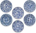 A SET OF SIX BLUE AND WHITE 'KRAAK' DISHES MING DYNASTY, WANLI PERIOD