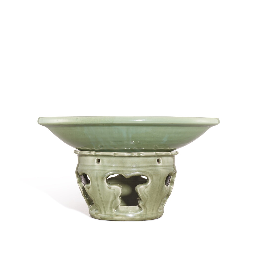View full screen - View 1 of Lot 316. A Longquan celadon-glazed charger and stand, Yuan dynasty | 元 龍泉青釉大盤及台座.