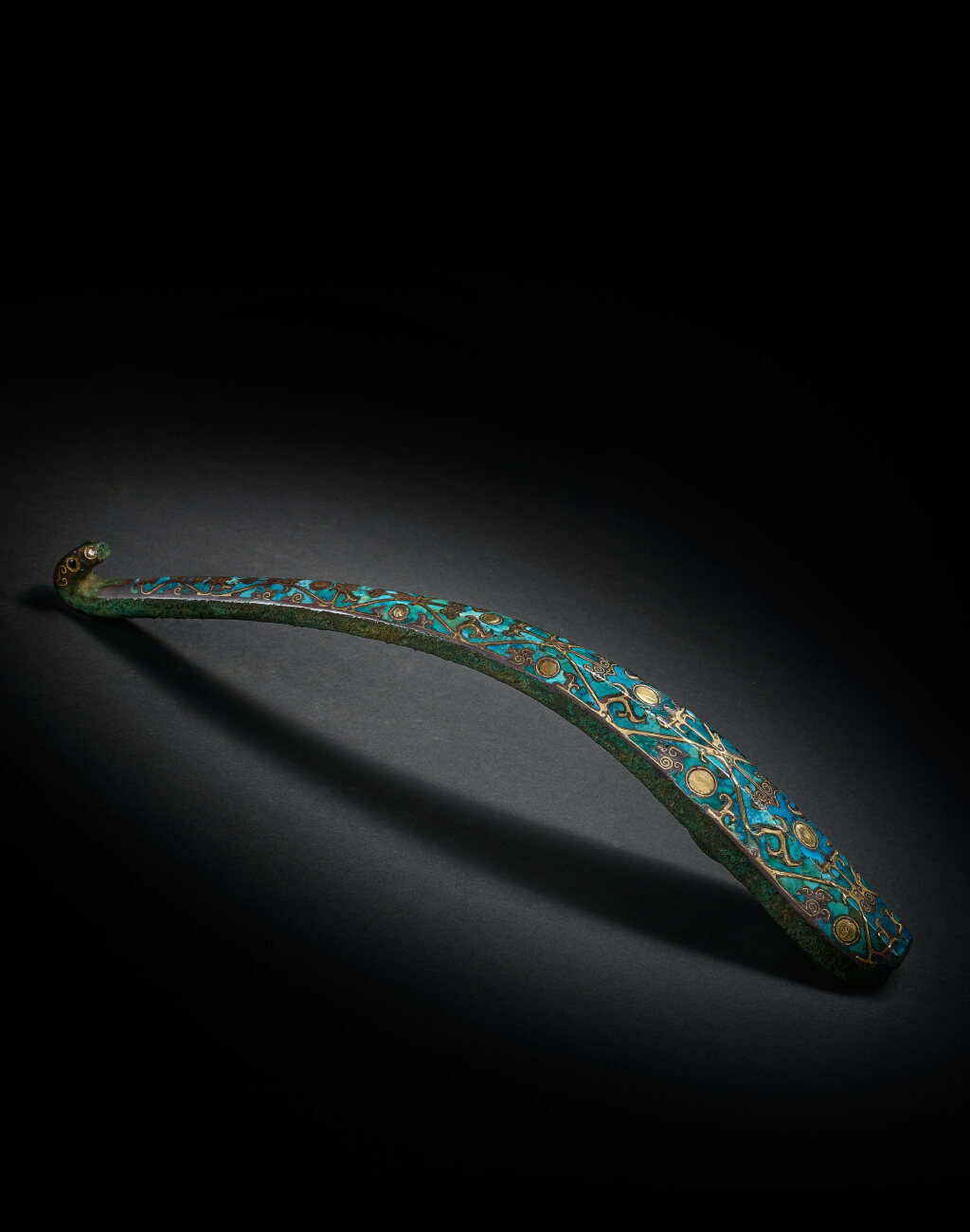 View full screen - View 1 of Lot 247. A large gold and turquoise-inlaid bronze belthook, Eastern Zhou dynasty, Warring States period.