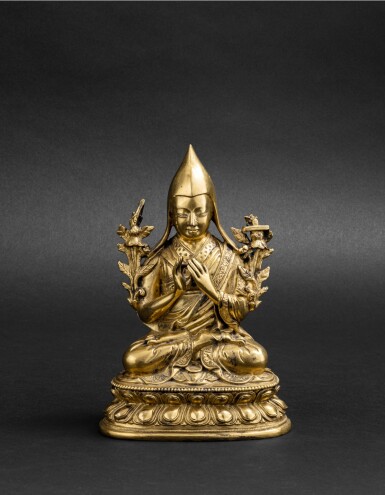 View full screen - View 1 of Lot 46. Figure de Tsongkapa en bronze doré Dynastie Qing, XVIIIE-XIXE siècle | 清十八至十九世紀 鎏金銅宗喀巴大師坐像 | A gilt-bronze figure of Tsongkapa, Qing Dynasty, 18th-19th century.