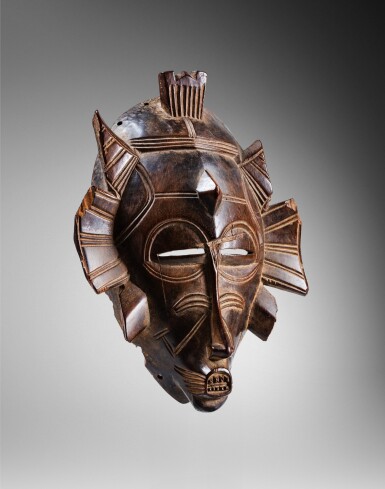 View full screen - View 1 of Lot 12. Masque kpélié, Senoufo, Côte d’Ivoire | Senufo Kpelie Mask, Côte d’Ivoire .