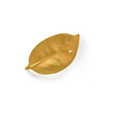 View full screen - View 1 of Lot 131. Gold Leaf Brooch/Pendant.