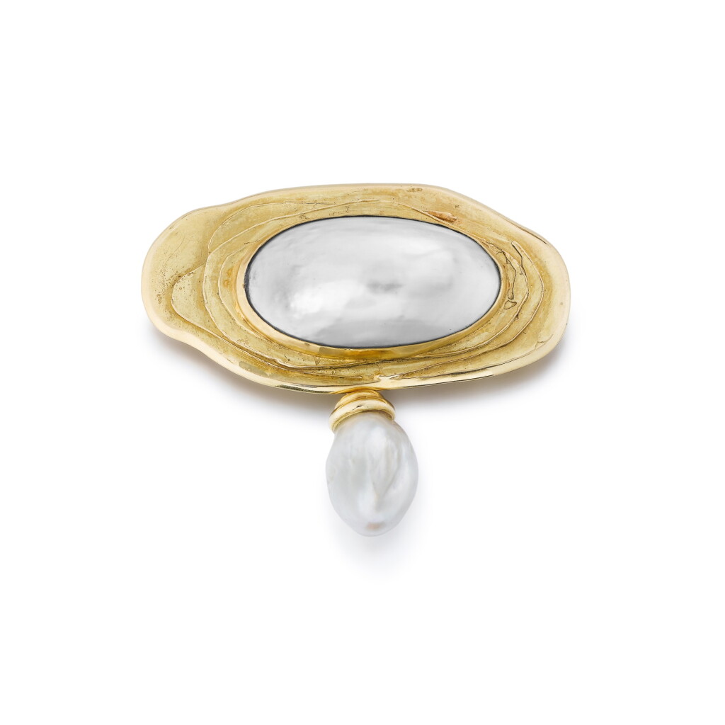 View full screen - View 1 of Lot 52. Mabe pearl and pearl brooch | Broche perle mabé et perle .