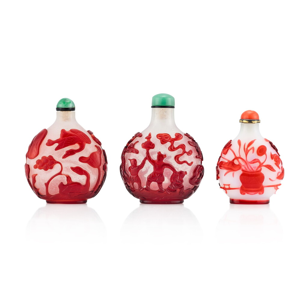 View full screen - View 1 of Lot 3074. Three Ruby-Red Overlay Glass Snuff Bottles Qing Dynasty, 18th - 19th Century | 清十八至十九世紀 涅白與雪霏地套紅料鼻煙壺三件.