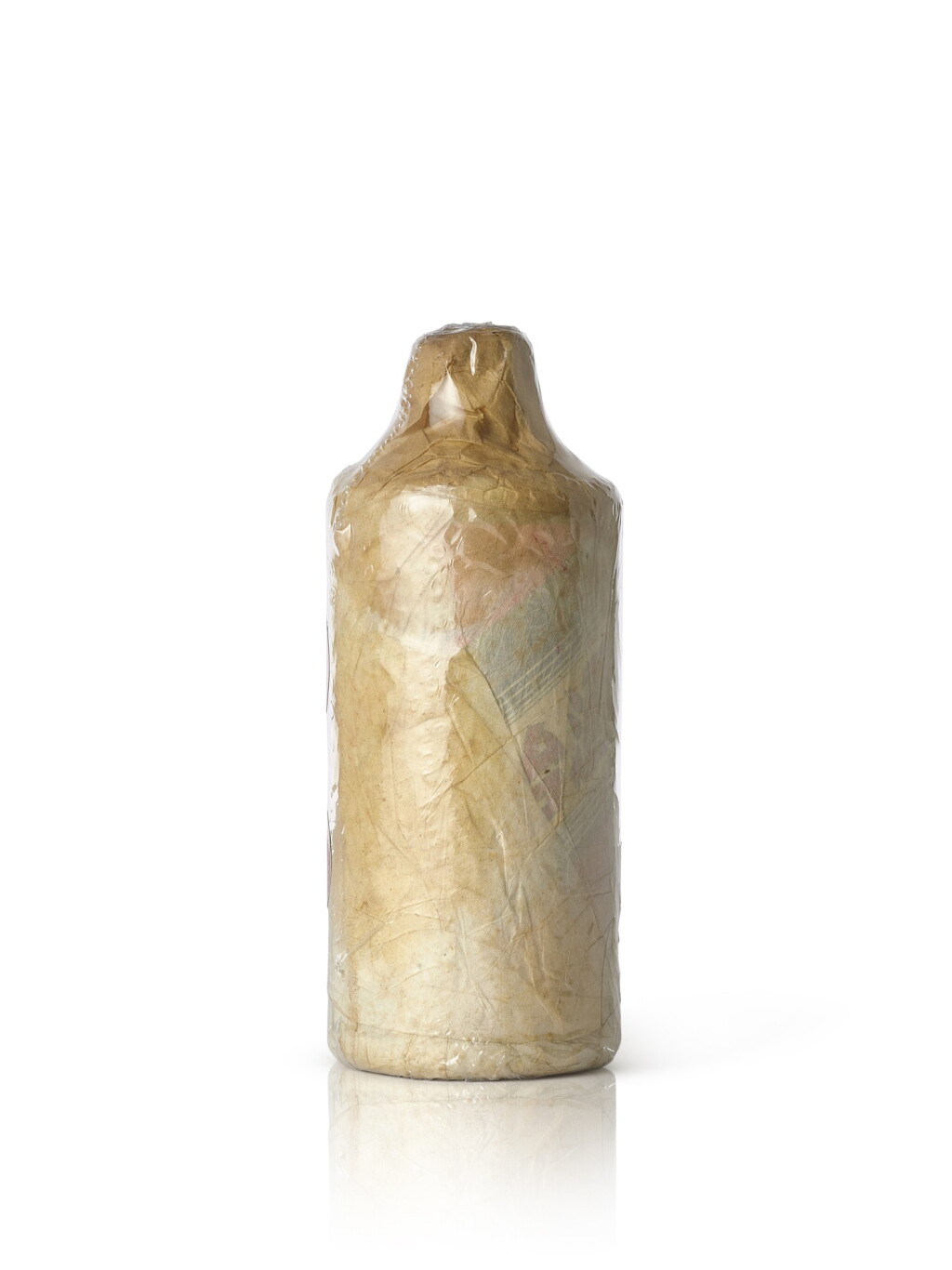 View full screen - View 1 of Lot 4123. Kweichow Moutai circa 1980 - 1982 NV (1 BT50) 1980-1982年產金輪牌內銷貴州茅台酒(三大革命)(棉紙).