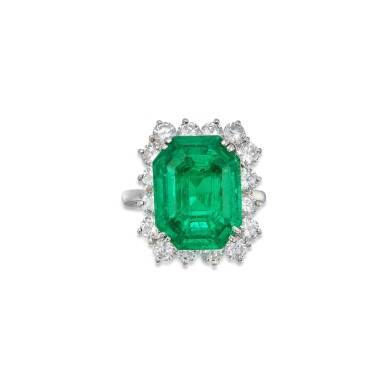 View full screen - View 1 of Lot 51. Emerald and Diamond Ring | 祖母綠及鑽石戒指.