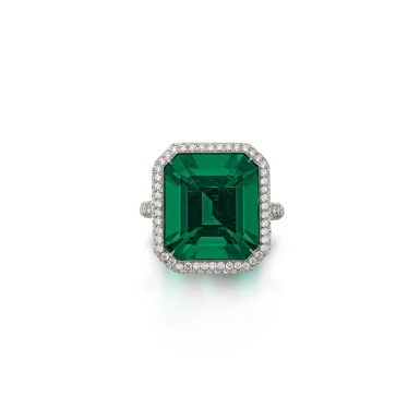 View full screen - View 1 of Lot 19. A Superb Emerald and Diamond Ring 祖母綠配鑽石戒指.