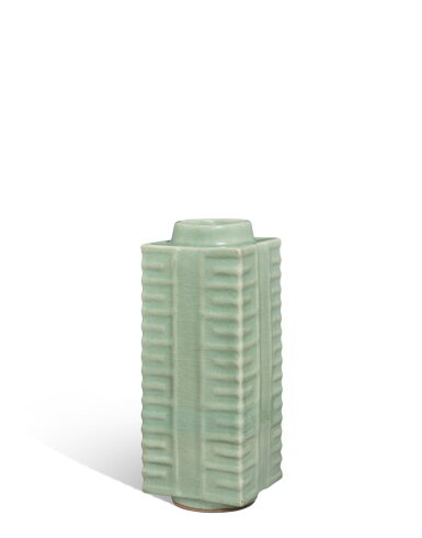 View full screen - View 1 of Lot 3672. A Longquan celadon cong vase, Southern Song dynasty | 南宋 龍泉窰青釉琮式瓶.