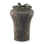 A LARGE BRONZE DRUM, CHUNYU WARRING STATES PERIOD / QIN DYNASTY | 戰國至秦 青銅虎鈕錞于