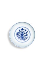 A blue and white 'lotus bouquet' saucer dish, Mark and period of Yongzheng | 清雍正 青花一把蓮小盤 《大清雍正年製》款